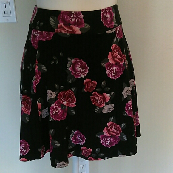 H&M Dresses & Skirts - Floral Skirt